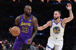 华体会官方平台下载-湖人胜勇士，詹姆斯砍40分，领跑西部