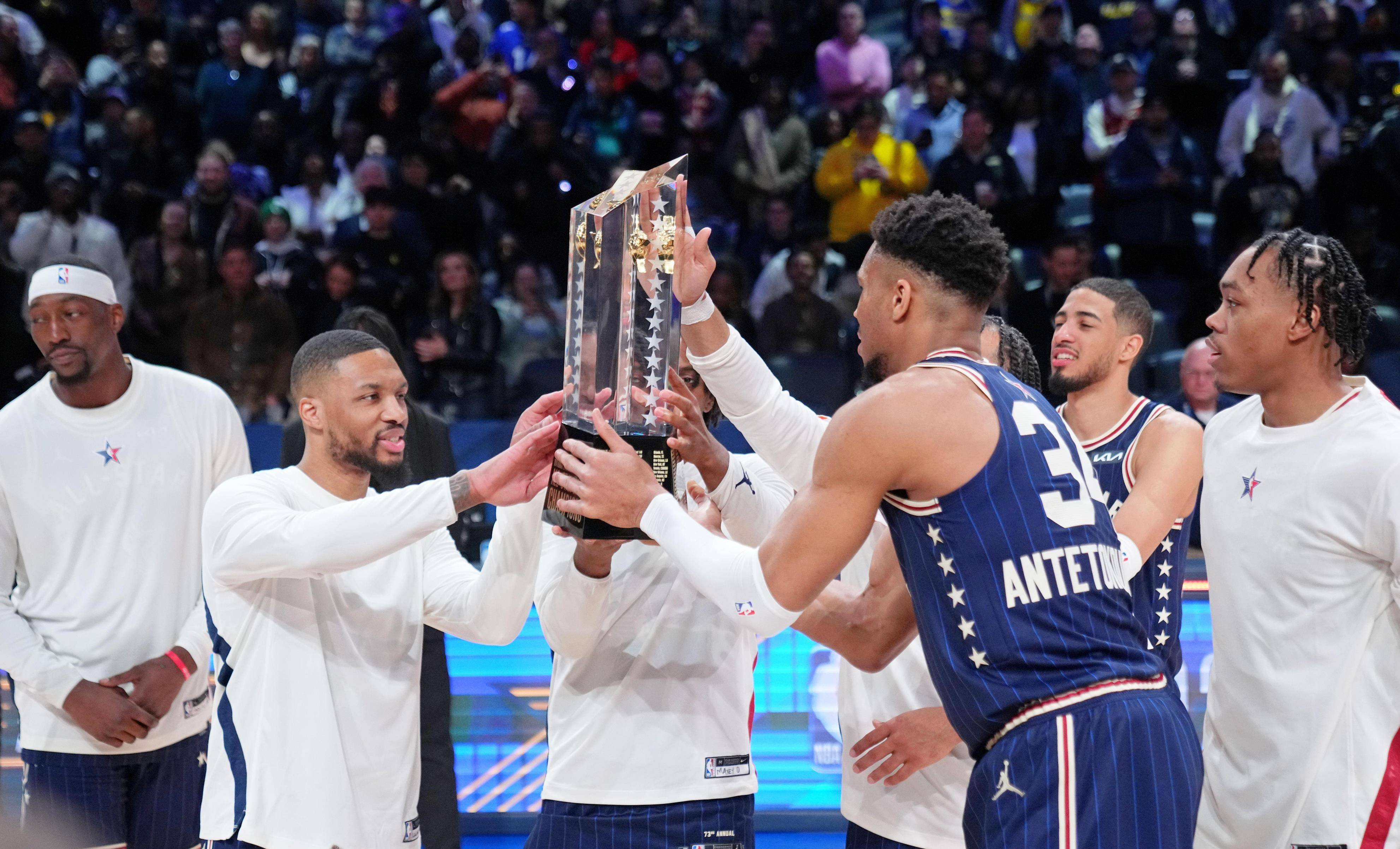 包含网红篮球明星登陆NBA全明星赛，掀起热烈追捧的词条