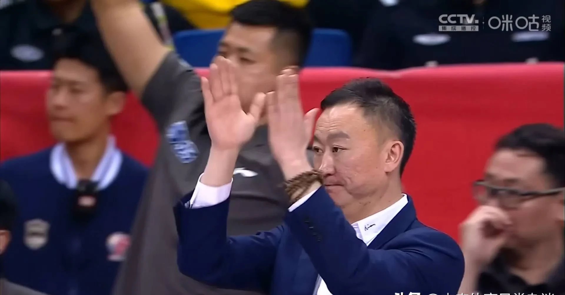 包含主场不利不再成障碍，奋力逆袭登顶的词条