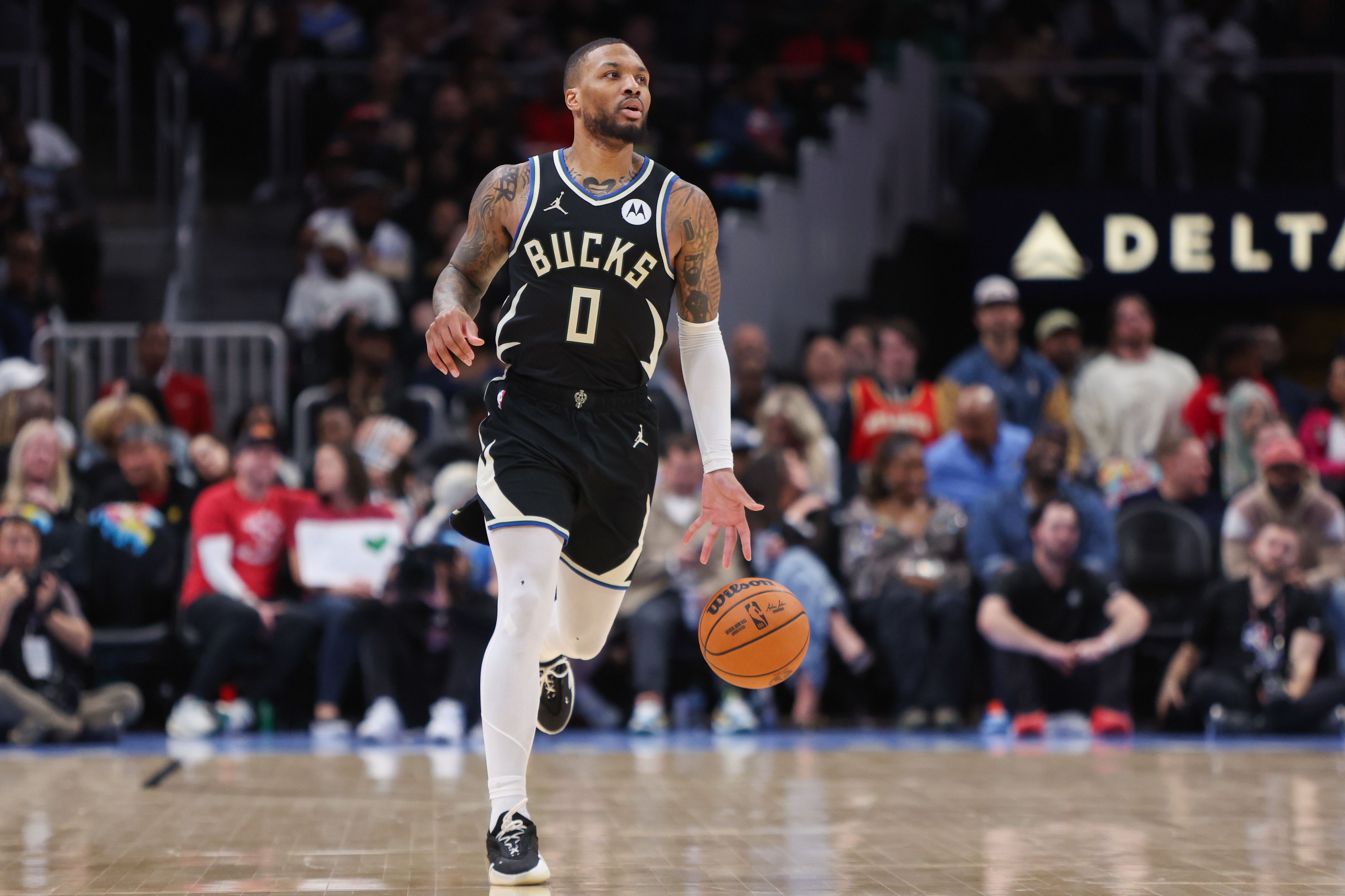 雄鹿横扫法国男篮，詹姆斯关键制胜