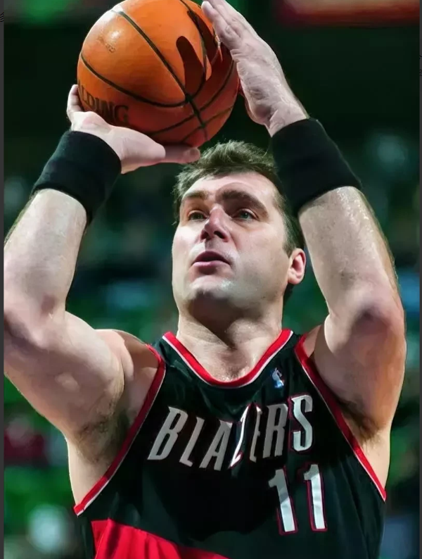 立陶宛男篮险胜国王，萨博尼斯三分雨点燃全场